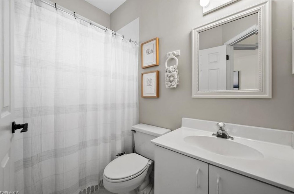 645 Lambton Ln, Naples FL 34104-8305 exterior