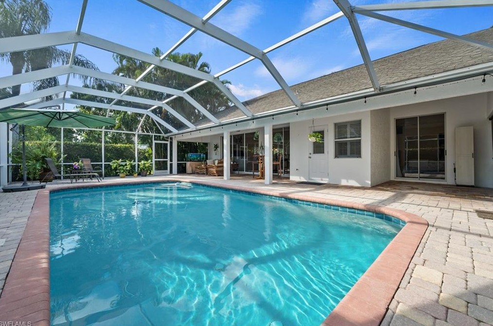 645 Lambton Ln, Naples FL 34104-8305 exterior