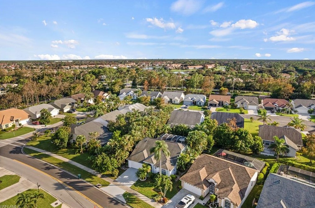 645 Lambton Ln, Naples FL 34104-8305 exterior