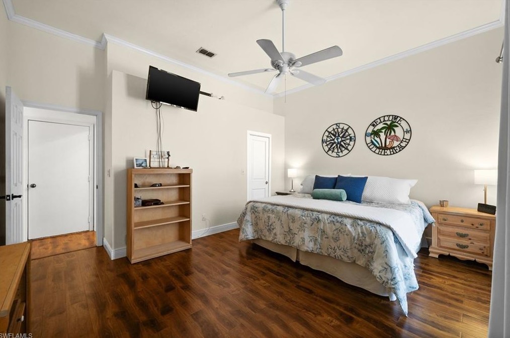 645 Lambton Ln, Naples FL 34104-8305 exterior