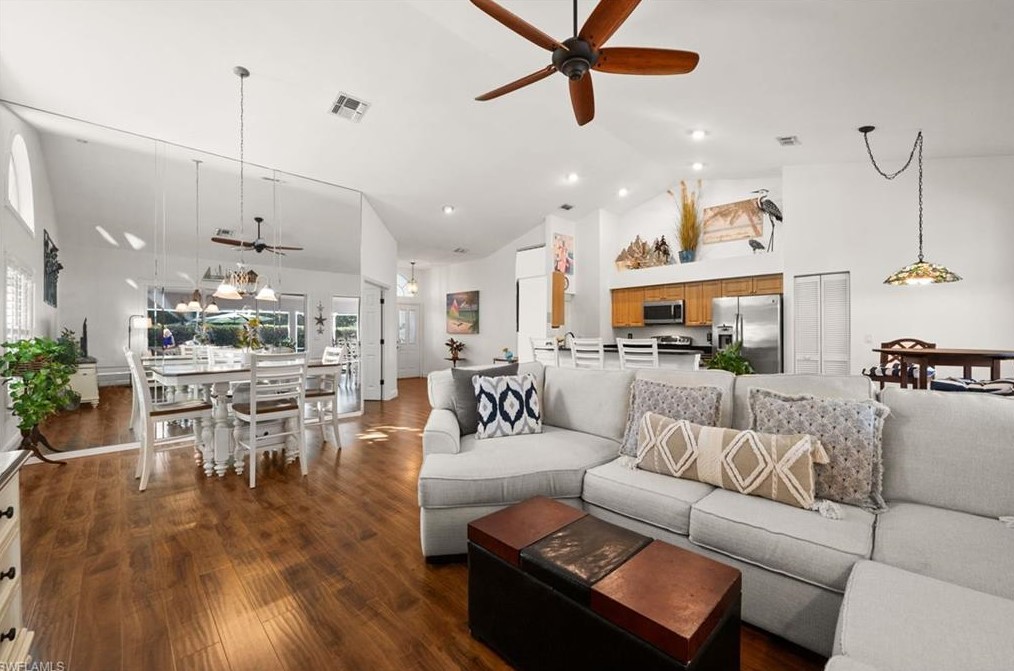 645 Lambton Ln, Naples FL 34104-8305 exterior