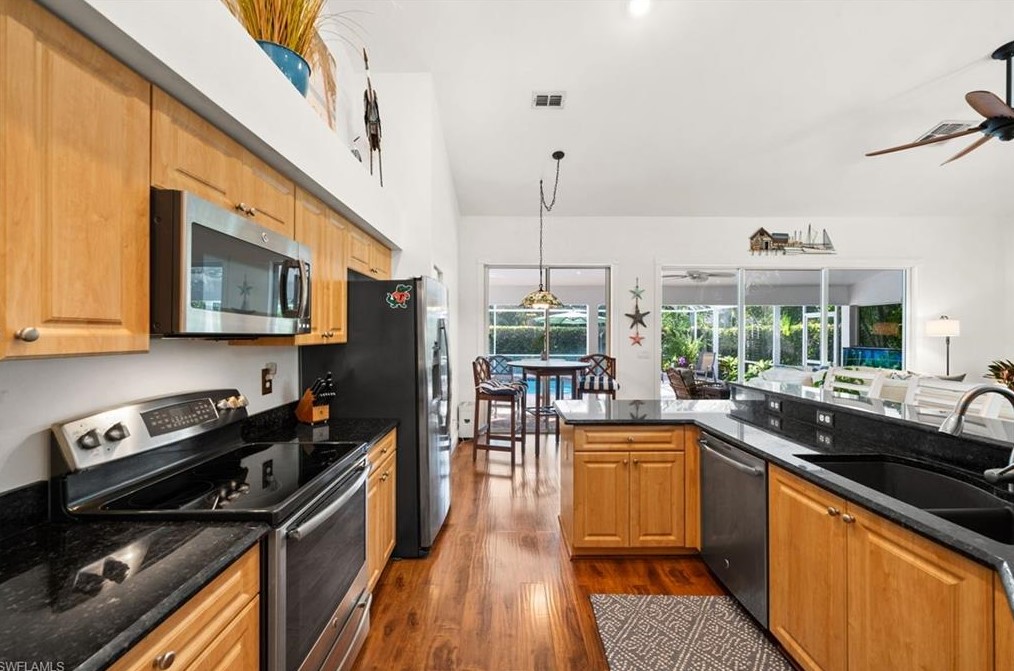 645 Lambton Ln, Naples FL 34104-8305 exterior