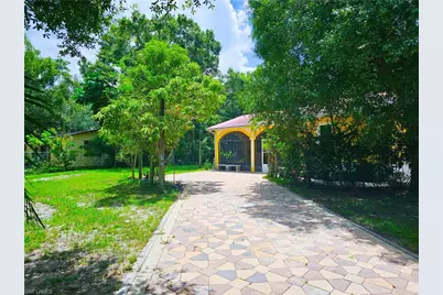 571 E Lincoln Ave, Labelle, FL 33935 - Photo 1
