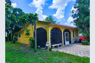 571 E Lincoln Ave, Labelle, FL 33935 - Photo 13