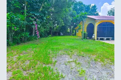 571 E Lincoln Ave, Labelle, FL 33935 - Photo 5