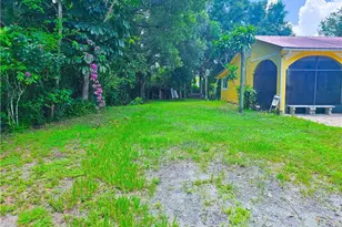 571 E Lincoln Ave, Labelle, FL 33935 - Photo 5