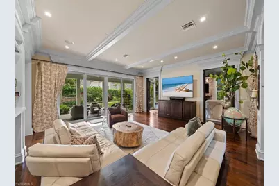 563 3rd St N, Naples, FL 34102 - Photo 9