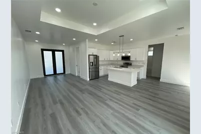 818 Chemstrand St E, Lehigh Acres, FL 33974 - Photo 5