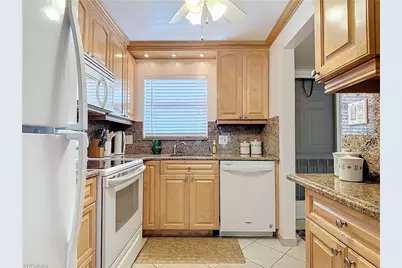 170 Turtle Lake Ct #211, Naples, FL 34105 - Photo 5