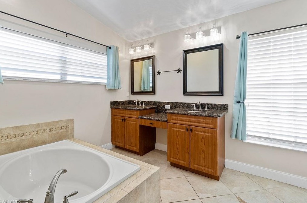 11470 Persimmon Ct, Fort Myers FL  33913-8120 exterior