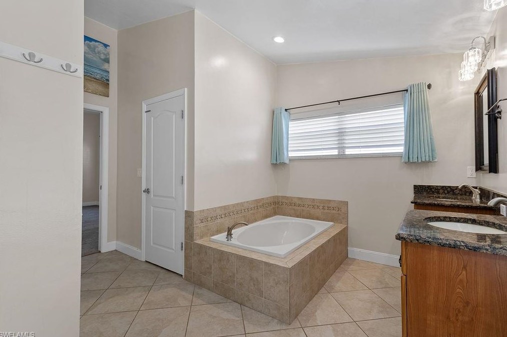 11470 Persimmon Ct, Fort Myers FL  33913-8120 exterior