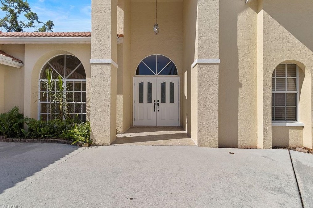 11470 Persimmon Ct, Fort Myers FL  33913-8120 exterior