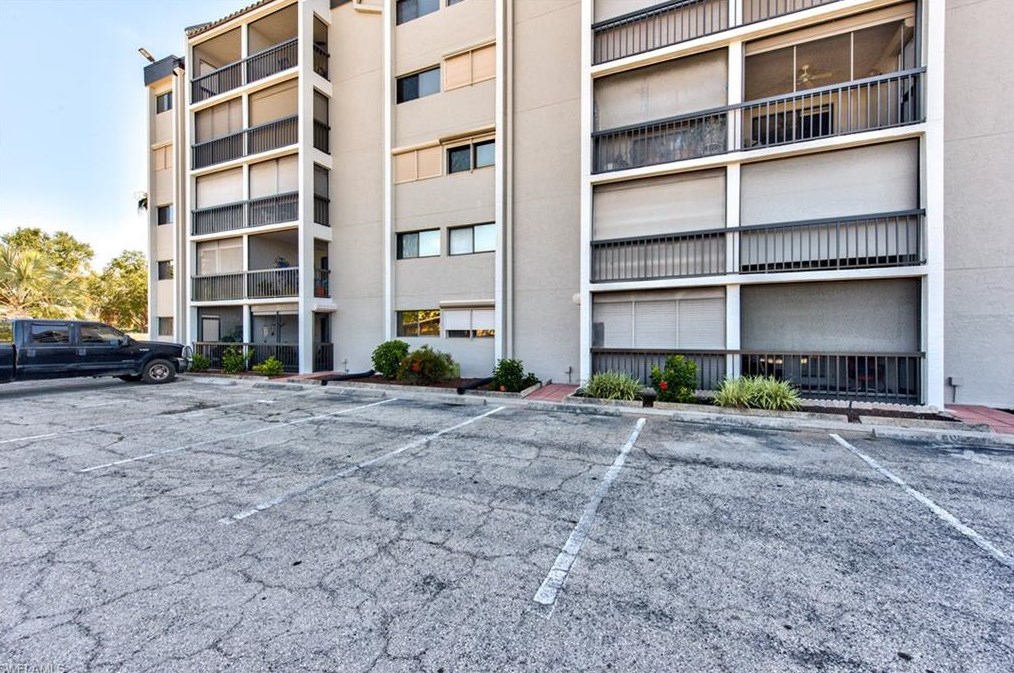 2121 Collier Ave, Fort Myers FL  33901-2123 exterior