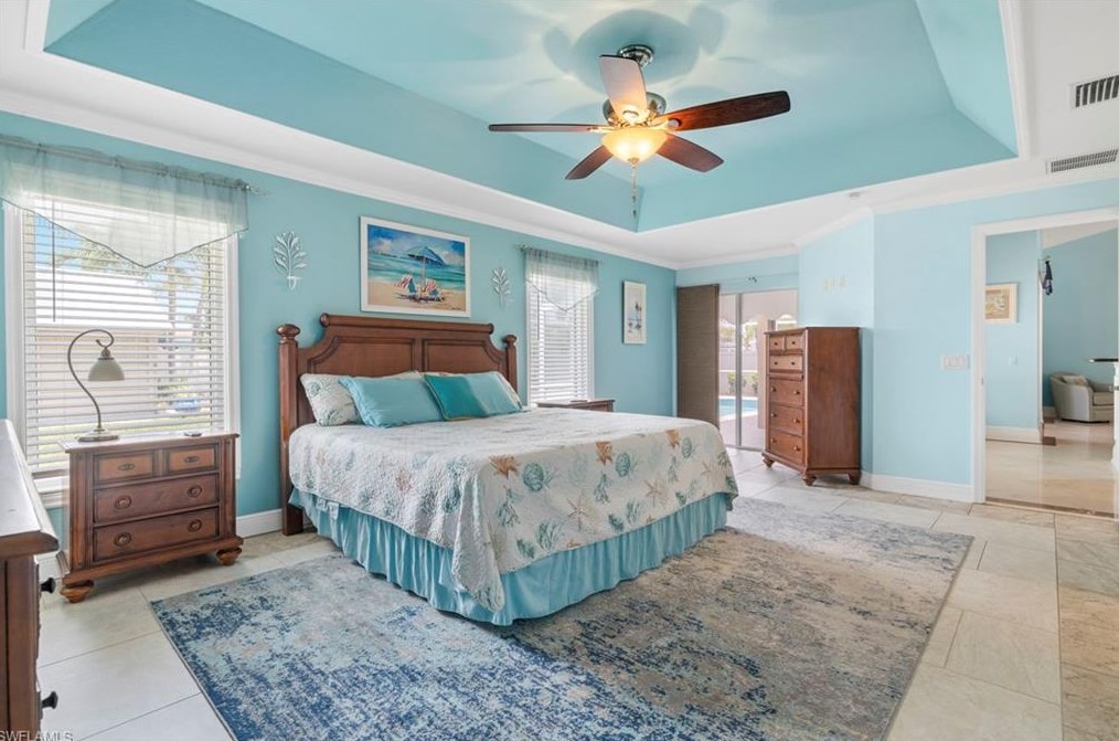 4104 Country Club Blvd, Cape Coral FL  33904-5232 exterior