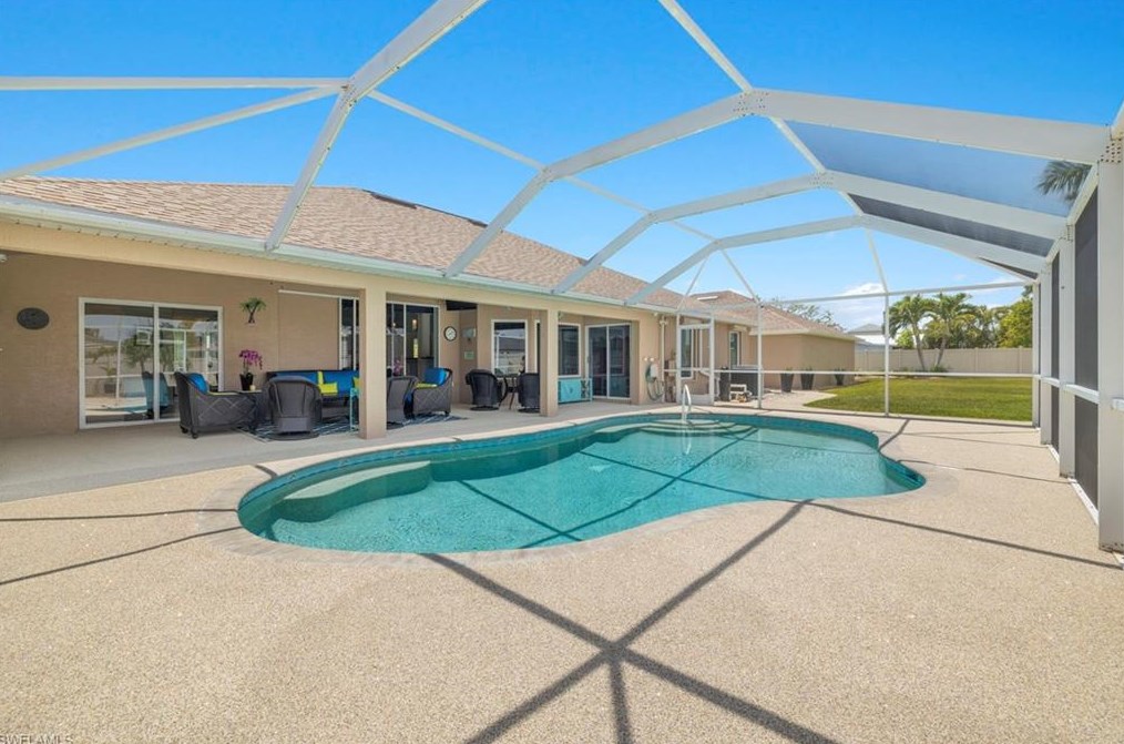 4104 Country Club Blvd, Cape Coral FL  33904-5232 exterior