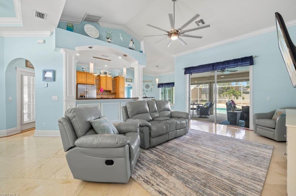 4104 Country Club Blvd, Cape Coral FL  33904-5232 exterior