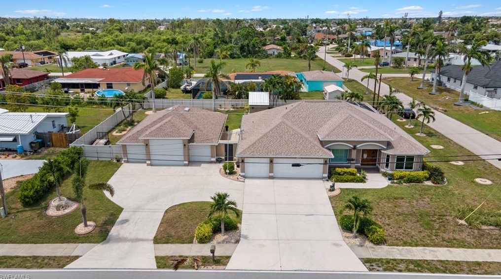 4104 Country Club Blvd, Cape Coral FL  33904-5232 exterior