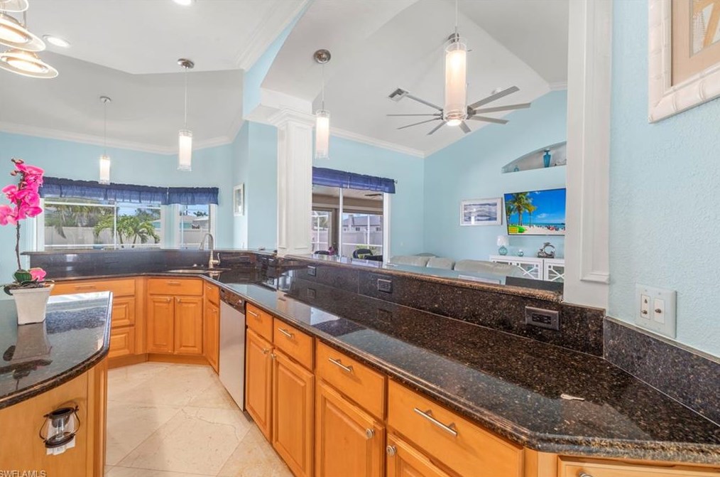 4104 Country Club Blvd, Cape Coral FL  33904-5232 exterior