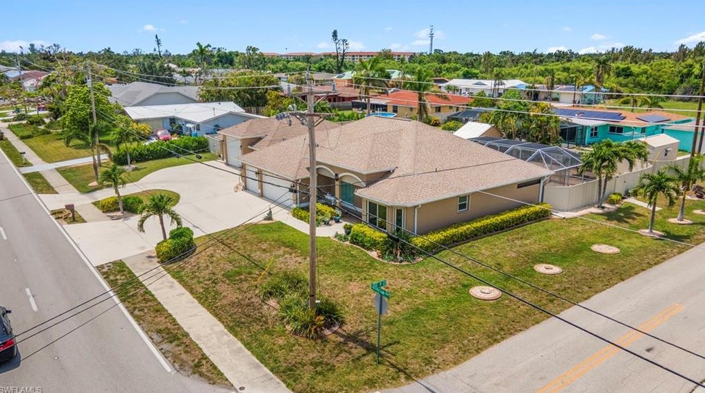 4104 Country Club Blvd, Cape Coral FL  33904-5232 exterior