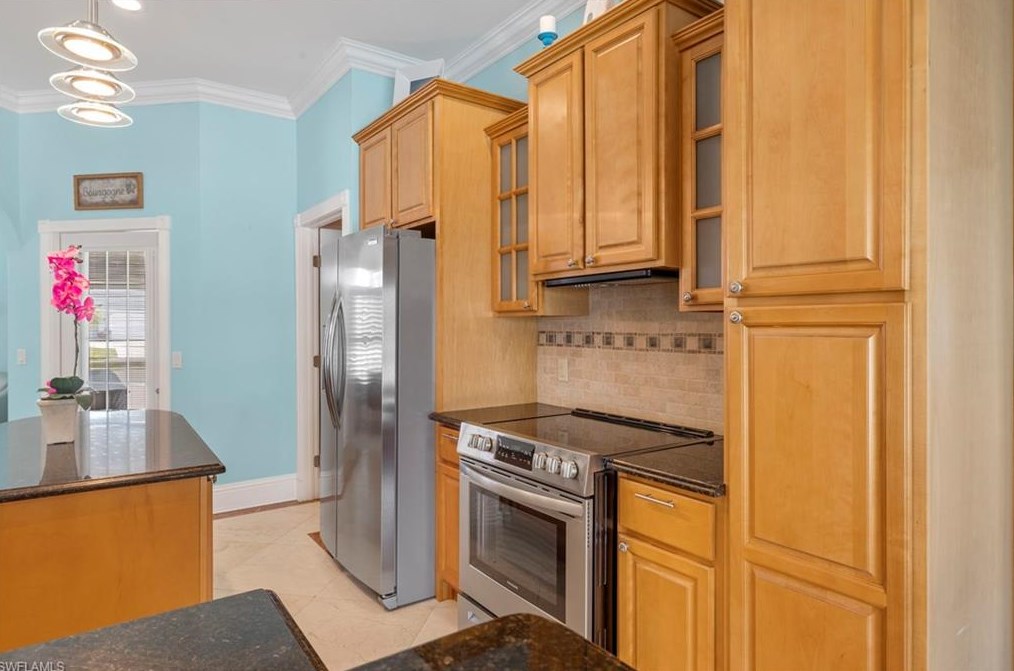 4104 Country Club Blvd, Cape Coral FL  33904-5232 exterior