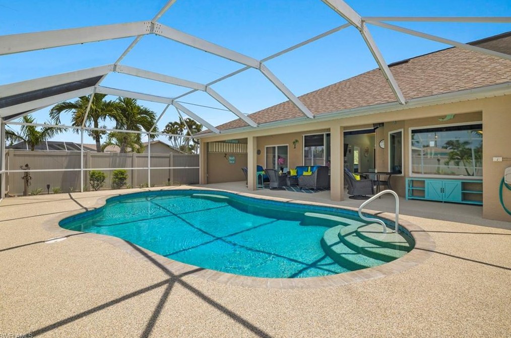 4104 Country Club Blvd, Cape Coral FL  33904-5232 exterior