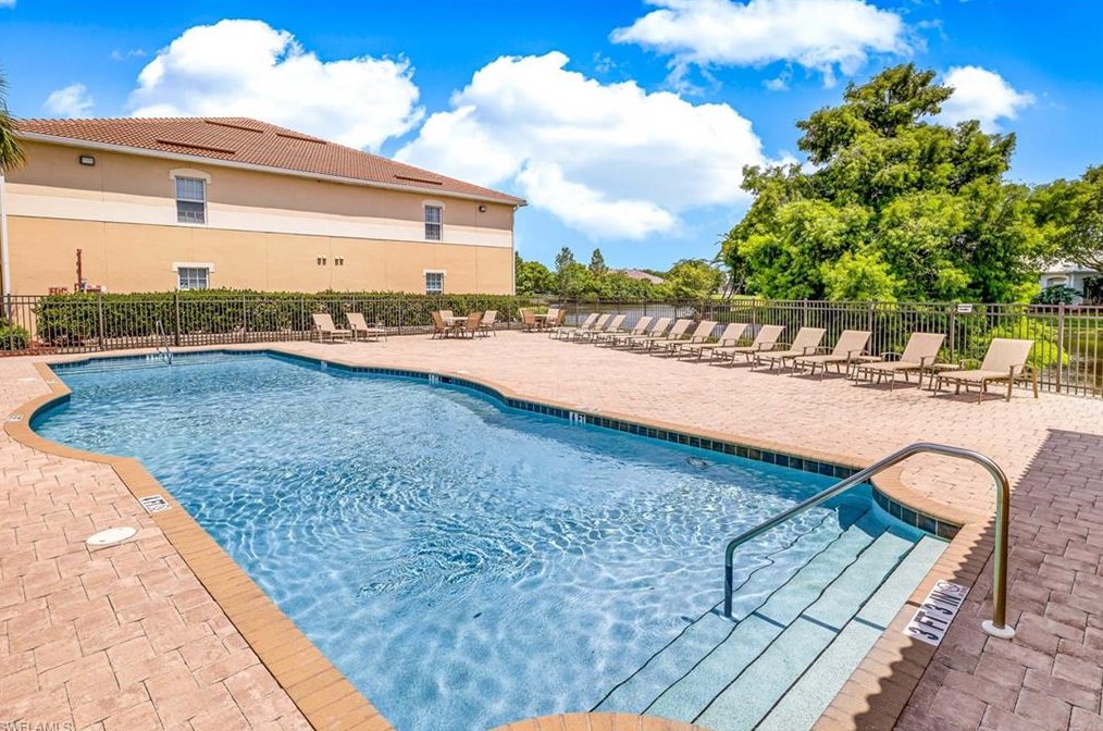 9035 Colby Dr, Fort Myers FL  33919-3284 exterior