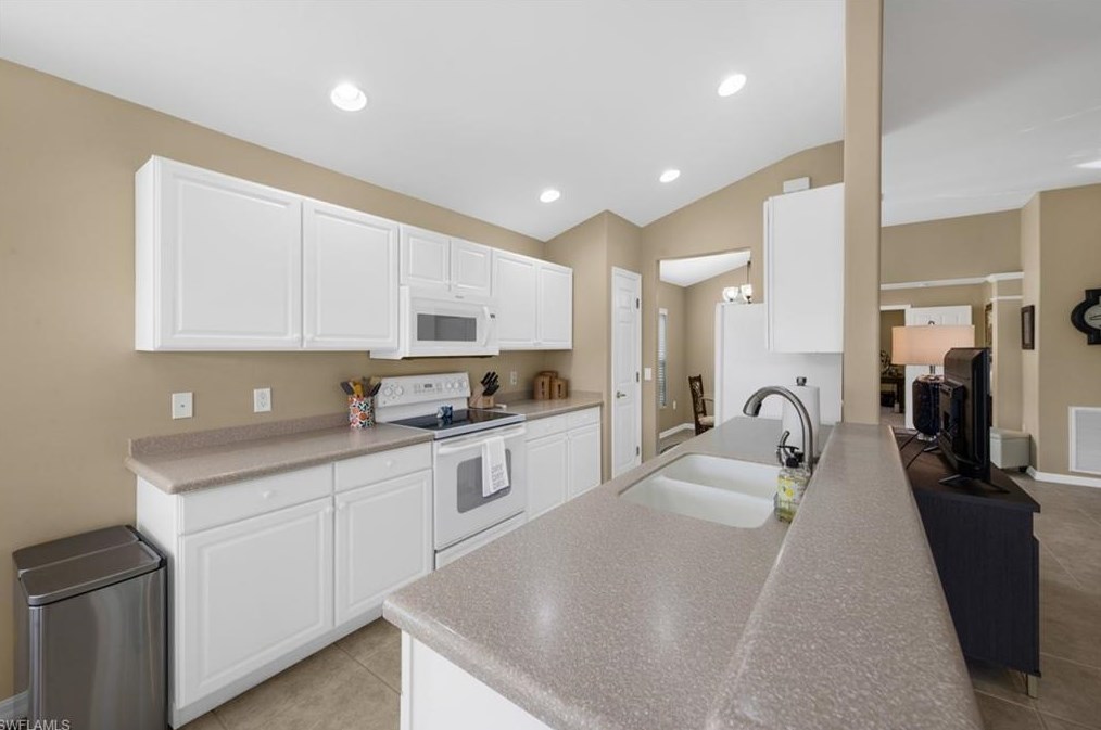 10041 Colonial Country Club Blvd, Fort Myers FL 33913-7018 exterior