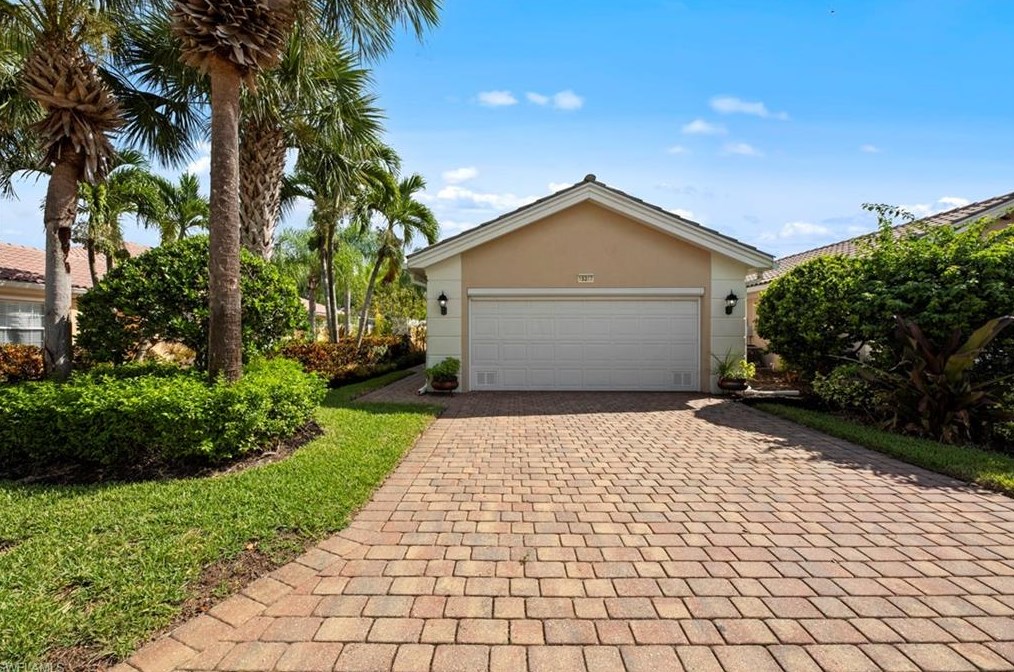 15387 Upwind Dr, Bonita Springs FL  34135-8588 exterior
