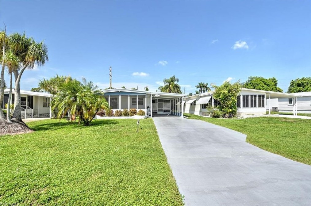 26135 Countess Ln, Bonita Springs FL  34135-6516 exterior