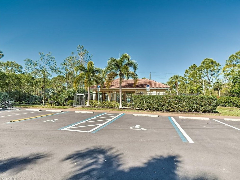 10010 Maddox Ln, Bonita Springs FL  34135-7725 exterior