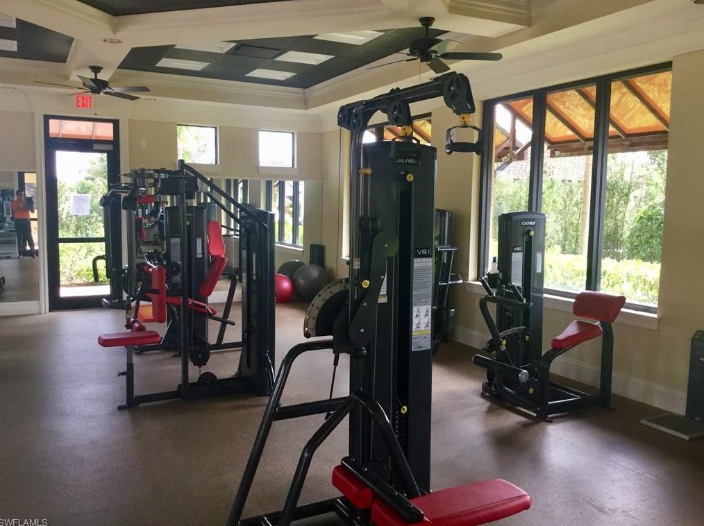 9009 Isla Bella Cir, Bonita Springs FL  34135-7276 exterior