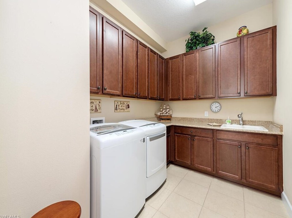 9009 Isla Bella Cir, Bonita Springs FL  34135-7276 exterior