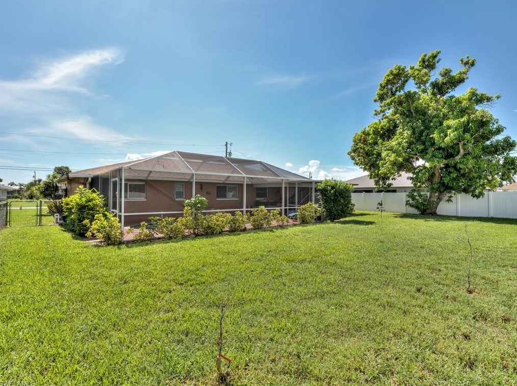 1036 18 Pl, Cape Coral FL  33990-4729 exterior