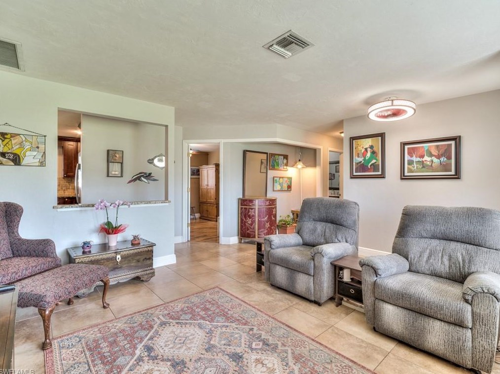 1036 18 Pl, Cape Coral FL  33990-4729 exterior