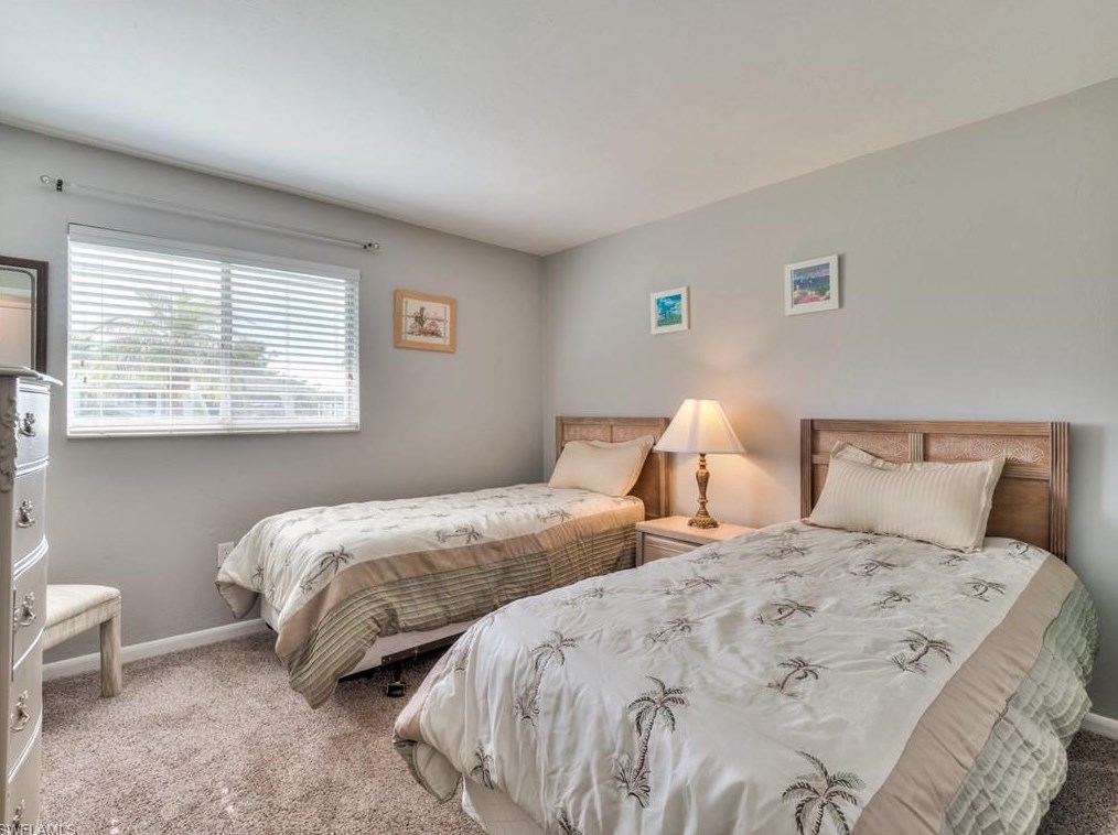 1036 18 Pl, Cape Coral FL  33990-4729 exterior