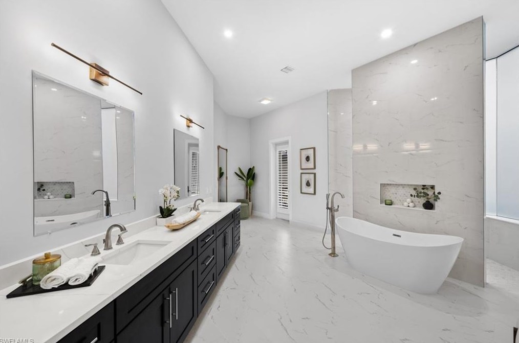 7834 Classics Dr, Naples FL  34113-3043 exterior