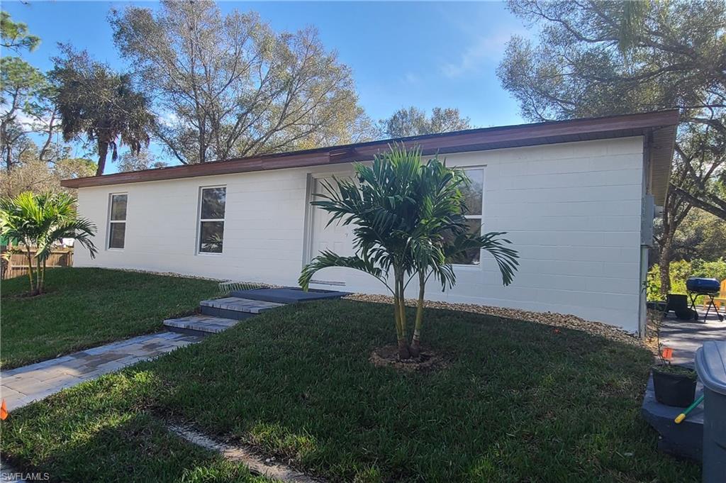 881 Lincoln Ave, Labelle, FL 33935 - MLS 224024243 - Coldwell Banker