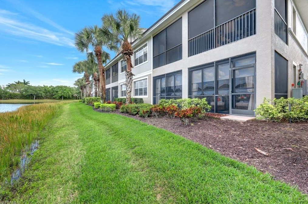 10085 Valiant Ct, Fort Myers FL  33913-8941 exterior