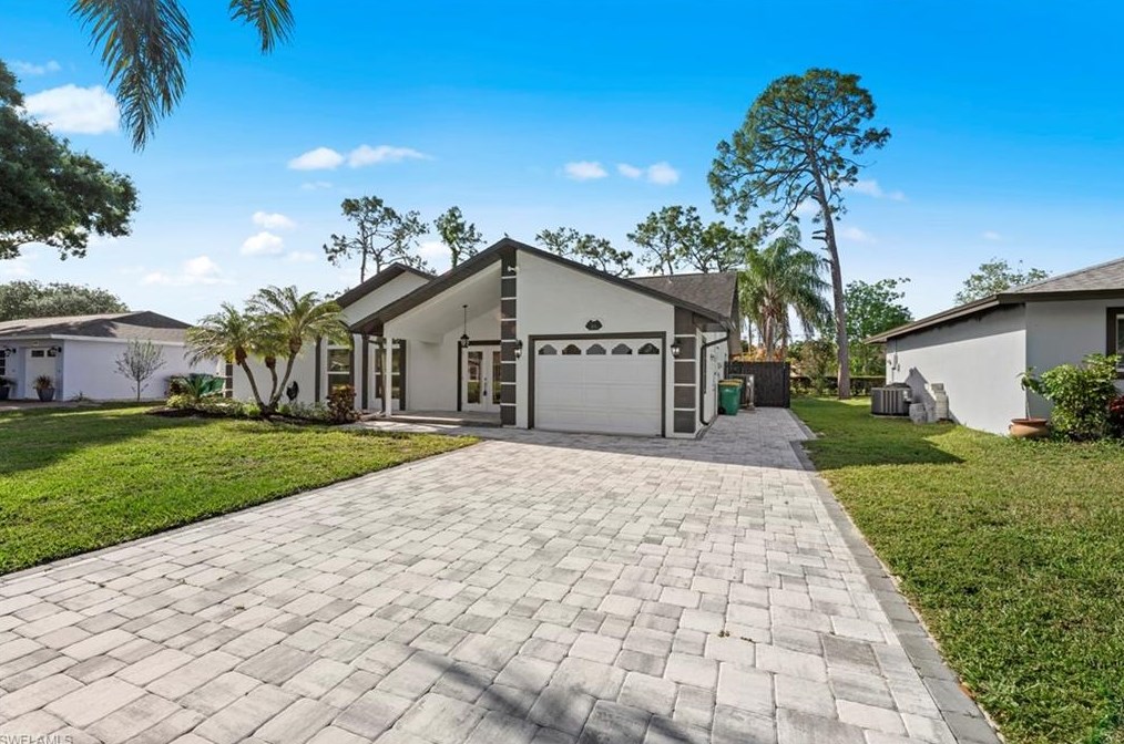 238 Willowick Dr, Naples FL 34110-1342 exterior