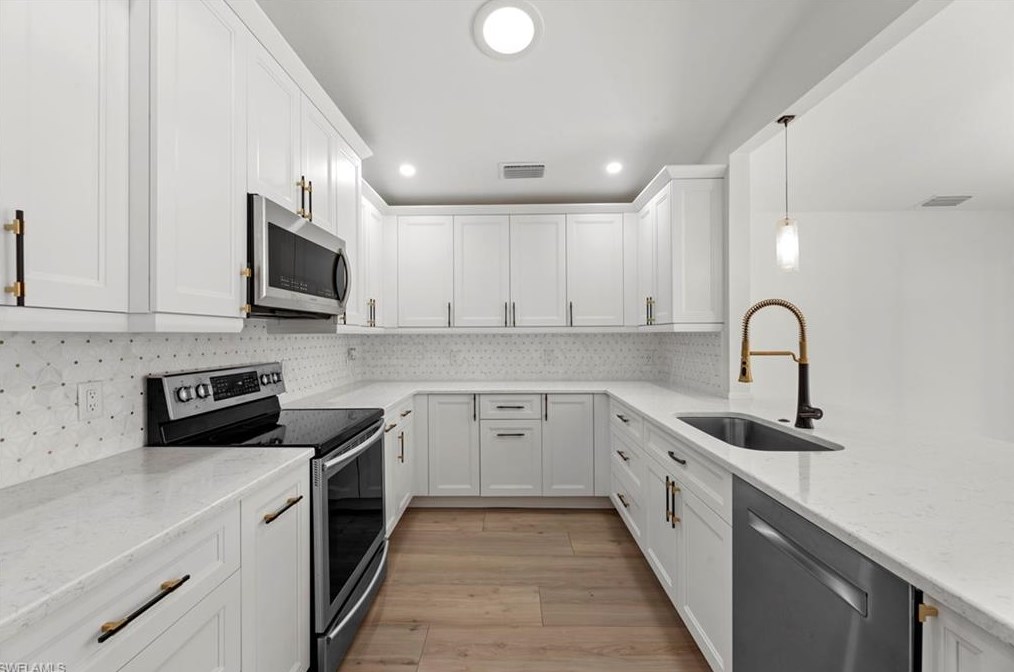 238 Willowick Dr, Naples FL 34110-1342 exterior