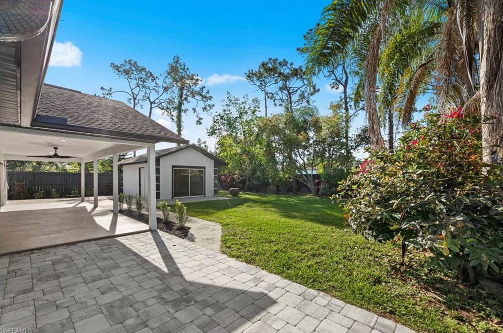 238 Willowick Dr, Naples FL 34110-1342 exterior
