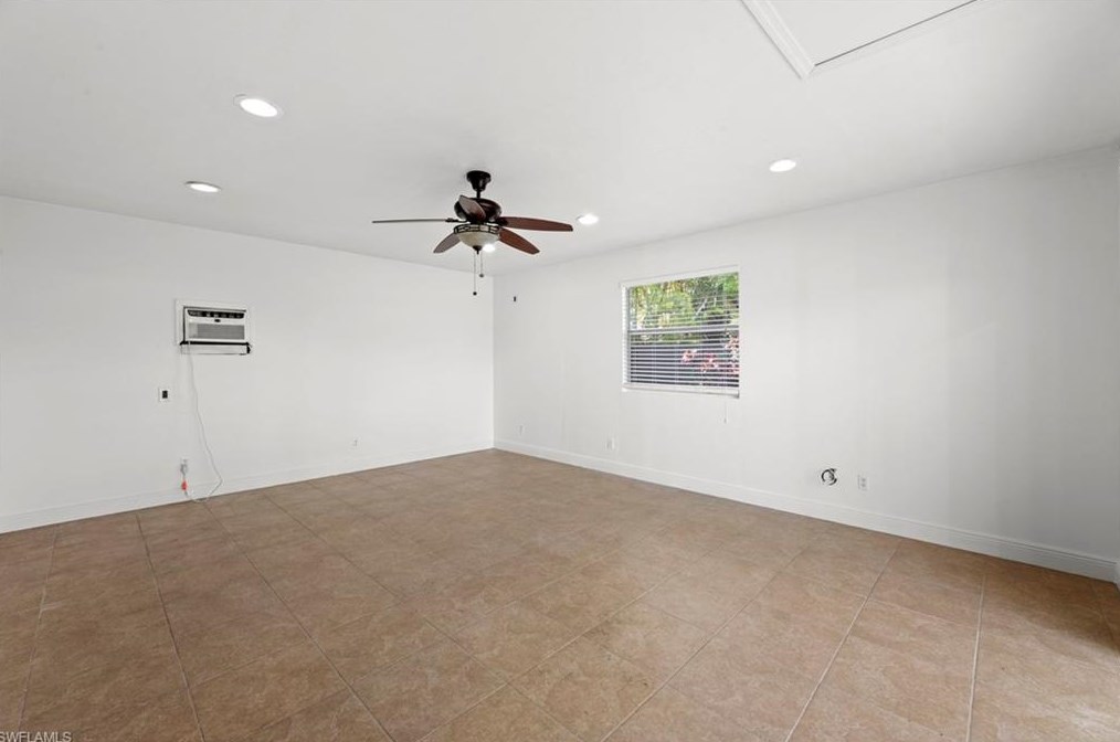 238 Willowick Dr, Naples FL 34110-1342 exterior