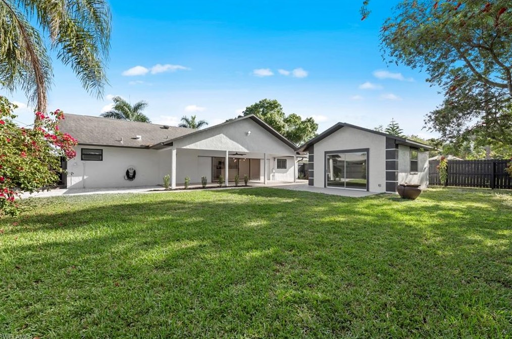 238 Willowick Dr, Naples FL 34110-1342 exterior