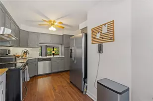 587 Thorncliffe Dr, Robinson Twp, PA 15205 - Photo 13