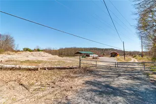 250 Sylvania Dr, Big Beaver, PA 16141 - Photo 1