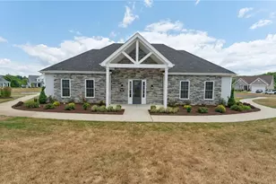 323 Stately Ct, Adams Township, PA 16059 - Photo 27