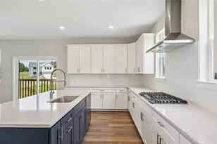 327 Stately Ct, Adams Township, PA 16059 - Photo 3