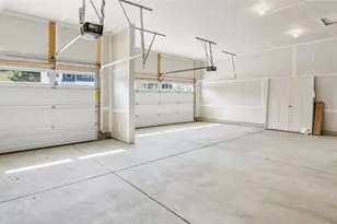 327 Stately Ct, Adams Township, PA 16059 - Photo 11