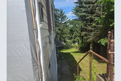 1922 Rhine St, Spring Hill, PA 15212 - Photo 5