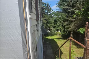 1922 Rhine St, Spring Hill, PA 15212 - Photo 9